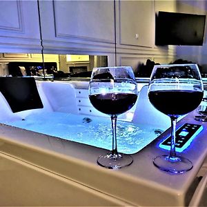 Luxury Jacuzzi Apartment